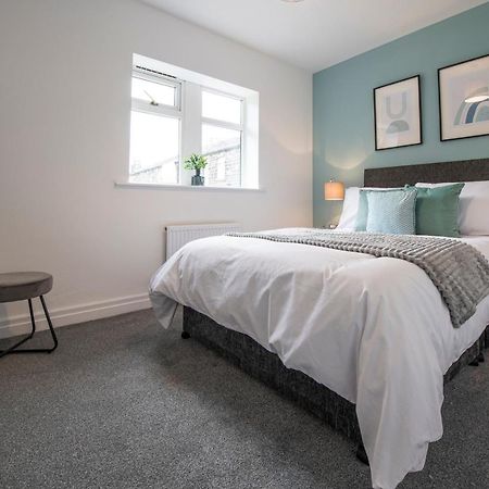 Large 2-Bedroom Bungalow Near Airedale Hospital, Keighley, Convenient Location With Parking Steeton Ngoại thất bức ảnh