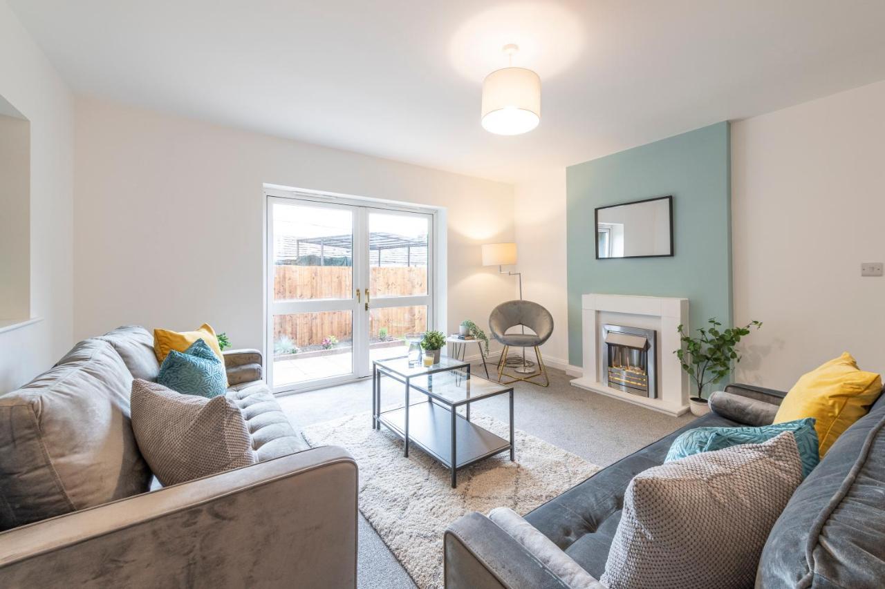 Large 2-Bedroom Bungalow Near Airedale Hospital, Keighley, Convenient Location With Parking Steeton Ngoại thất bức ảnh