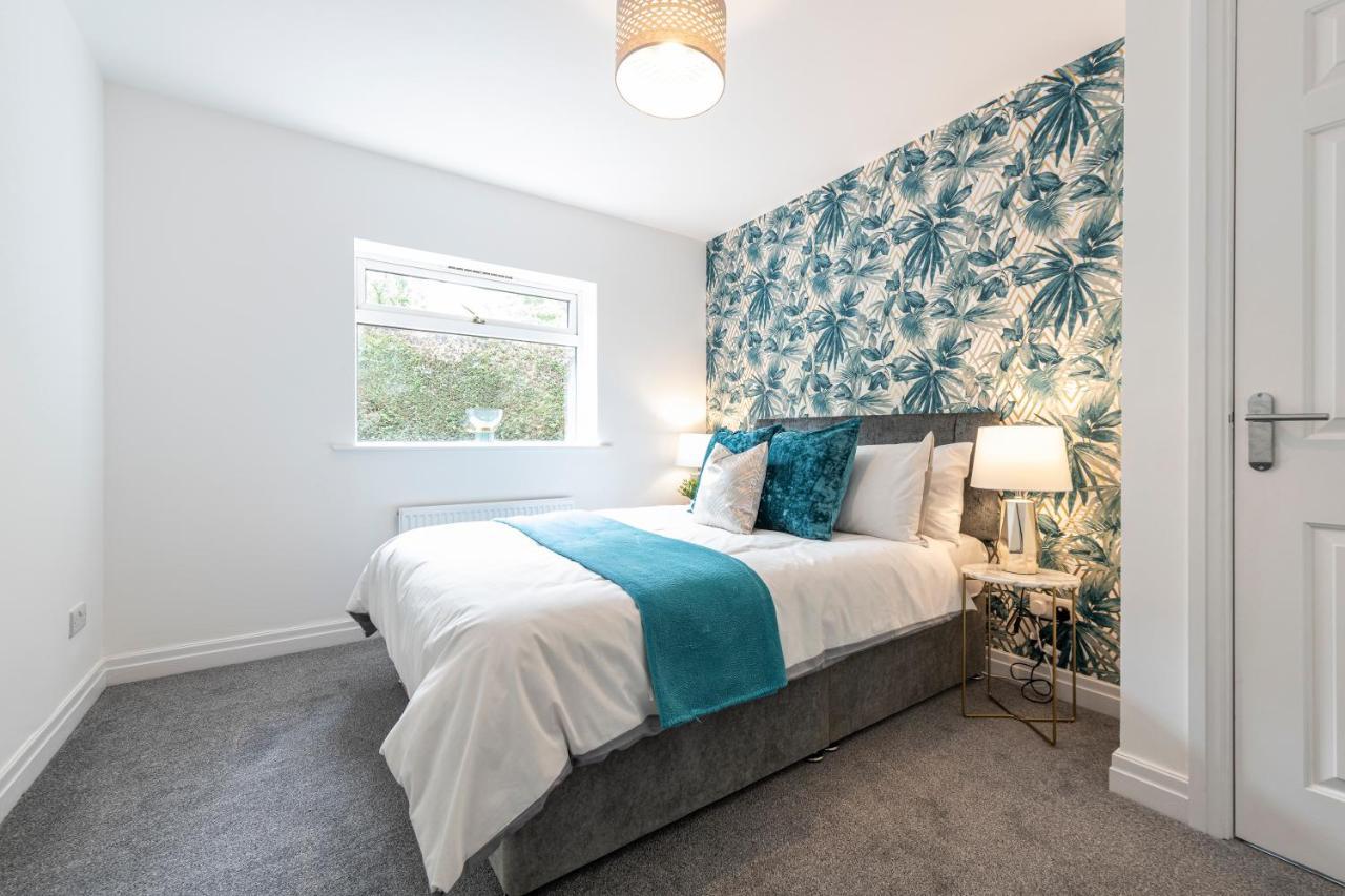 Large 2-Bedroom Bungalow Near Airedale Hospital, Keighley, Convenient Location With Parking Steeton Ngoại thất bức ảnh