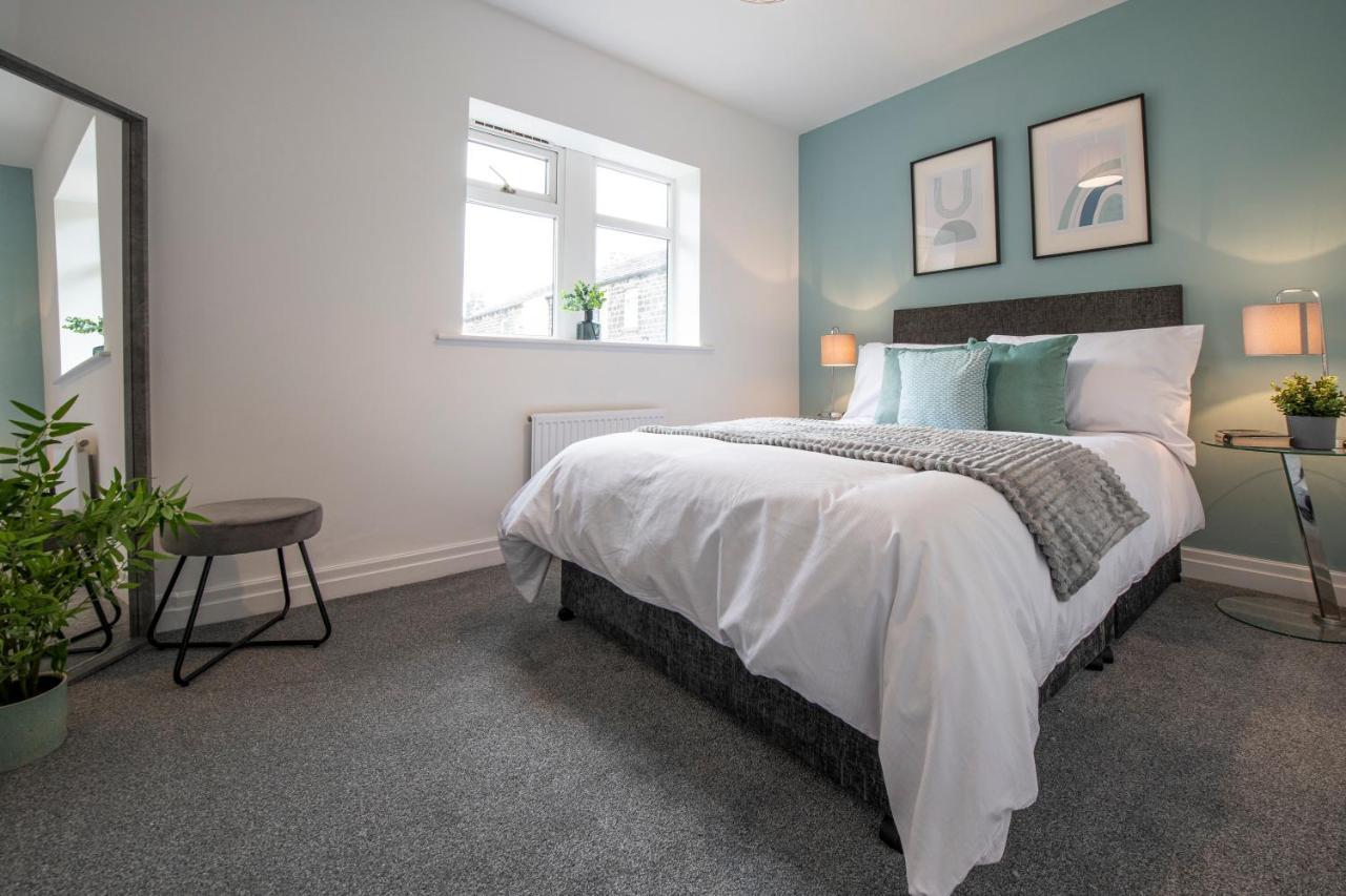 Large 2-Bedroom Bungalow Near Airedale Hospital, Keighley, Convenient Location With Parking Steeton Ngoại thất bức ảnh