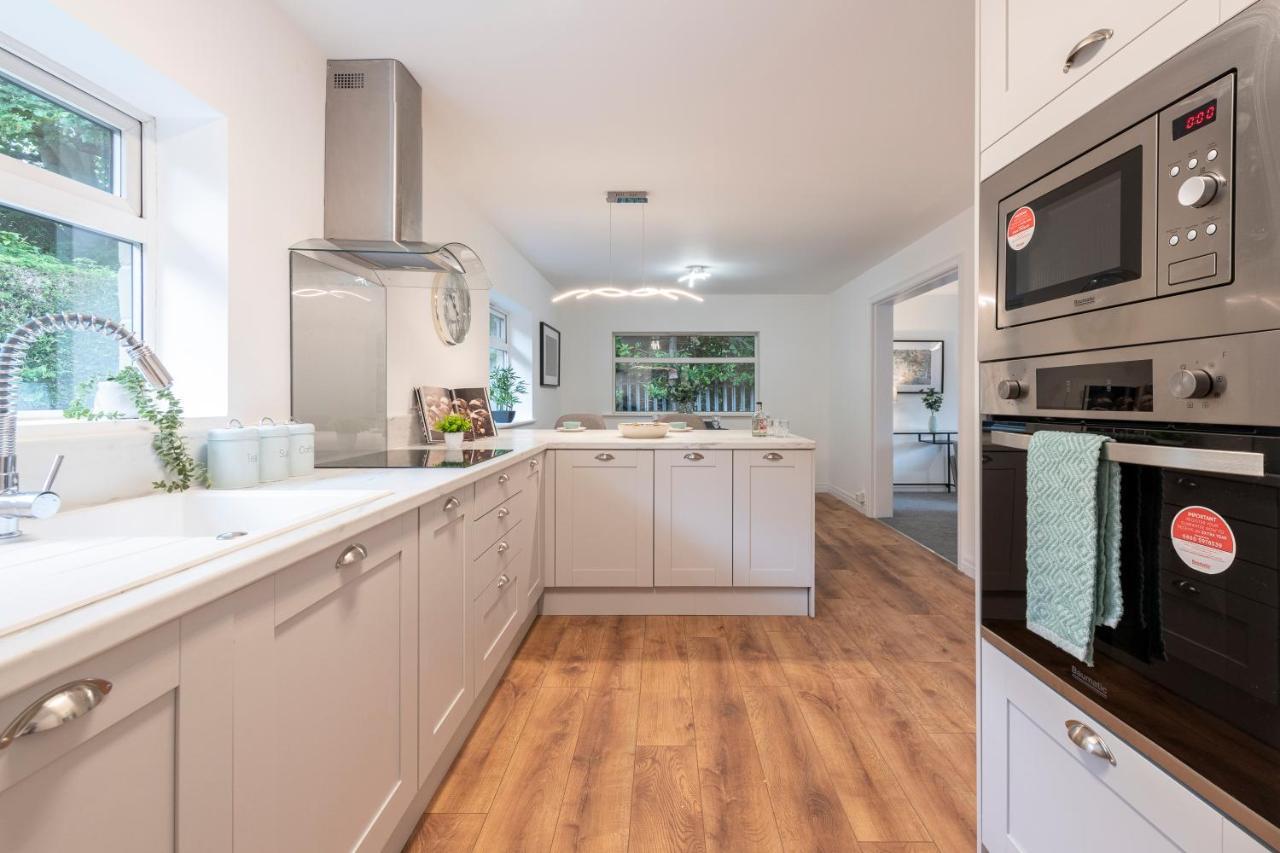 Large 2-Bedroom Bungalow Near Airedale Hospital, Keighley, Convenient Location With Parking Steeton Ngoại thất bức ảnh