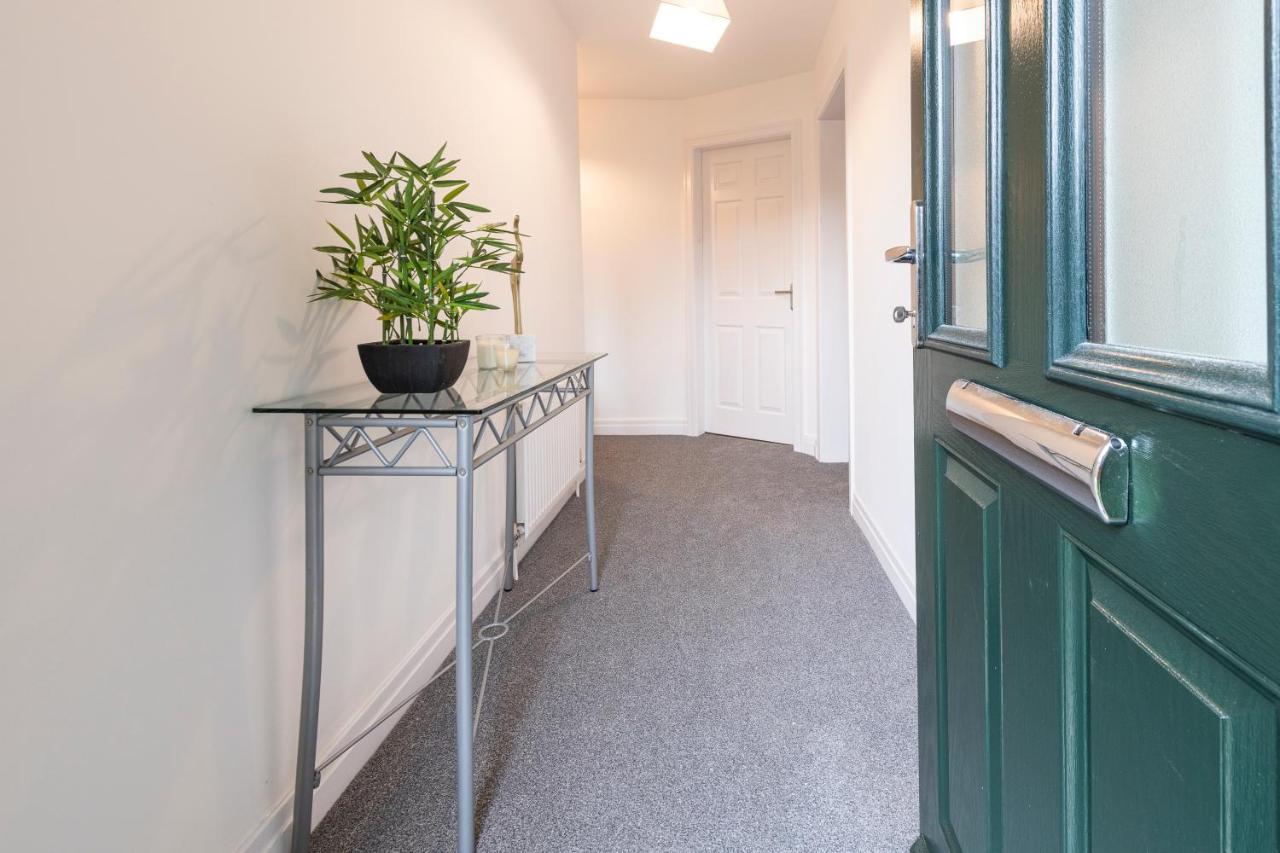 Large 2-Bedroom Bungalow Near Airedale Hospital, Keighley, Convenient Location With Parking Steeton Ngoại thất bức ảnh