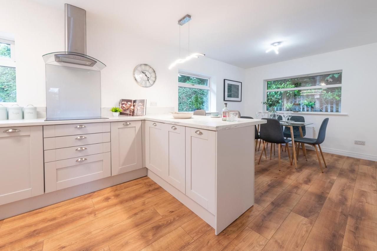 Large 2-Bedroom Bungalow Near Airedale Hospital, Keighley, Convenient Location With Parking Steeton Ngoại thất bức ảnh